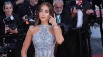 هنا الزاهد تخطف الأنظار بإطلالة زرقاء أنيقة فى مهرجان كان السينمائي